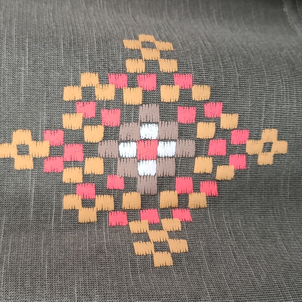 Taylor & Sage Embroidery Paint Blouse - Picture 4 of 14